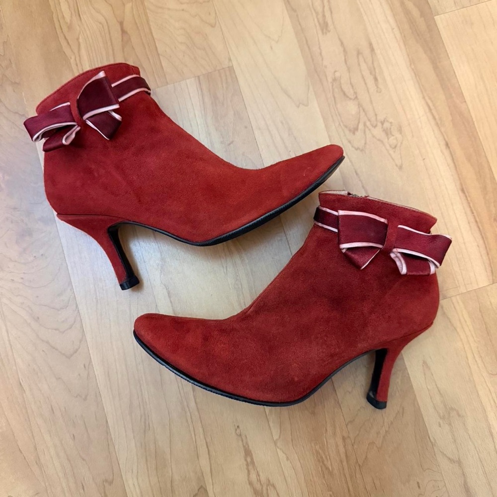 like new Elegant burgundy Suede Ankle Boots